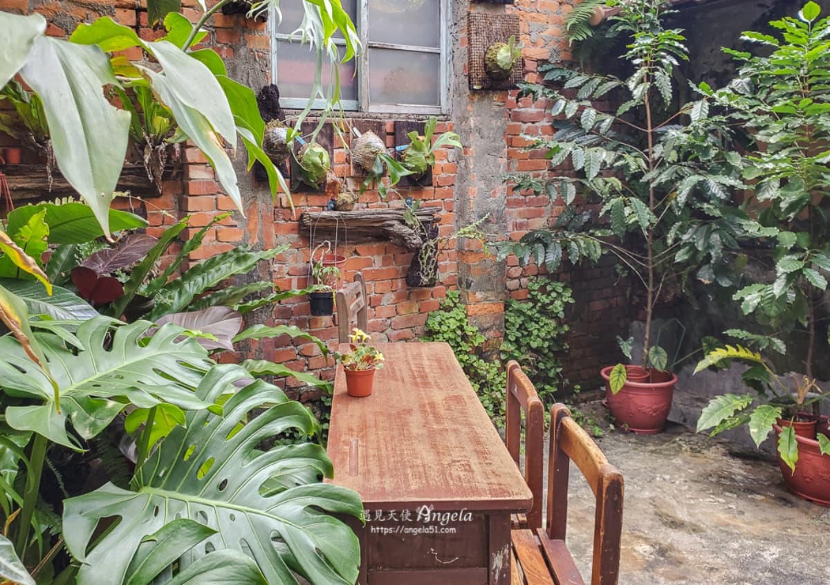都市裡的綠洲在這!大台北8間森林系餐廳,純白系玻璃屋、竹林咖啡秘境必拍 新北/波波咖啡:山中紅磚老宅咖啡