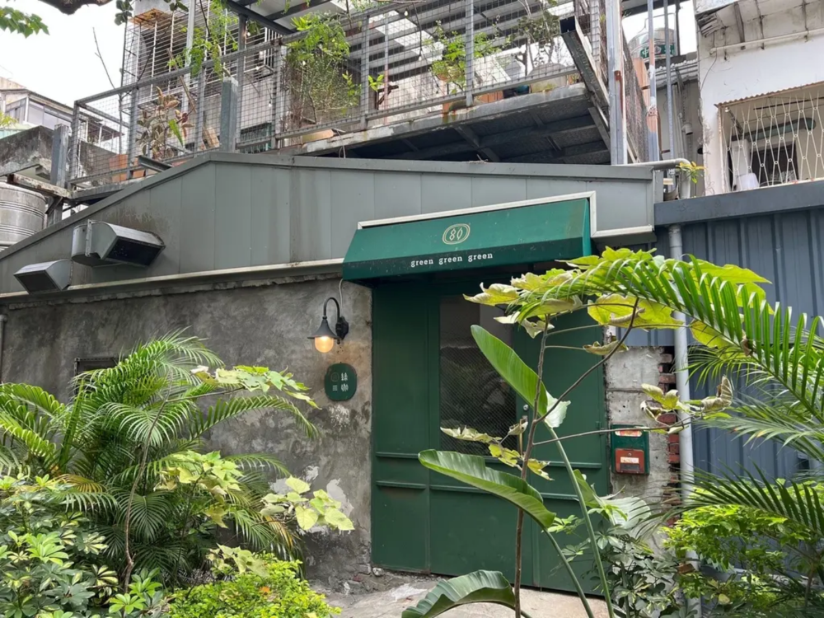 都市裡的綠洲在這!大台北8間森林系餐廳,純白系玻璃屋、竹林咖啡秘境必拍 台北/綠咖生活概念館:溫室花園風咖啡廳