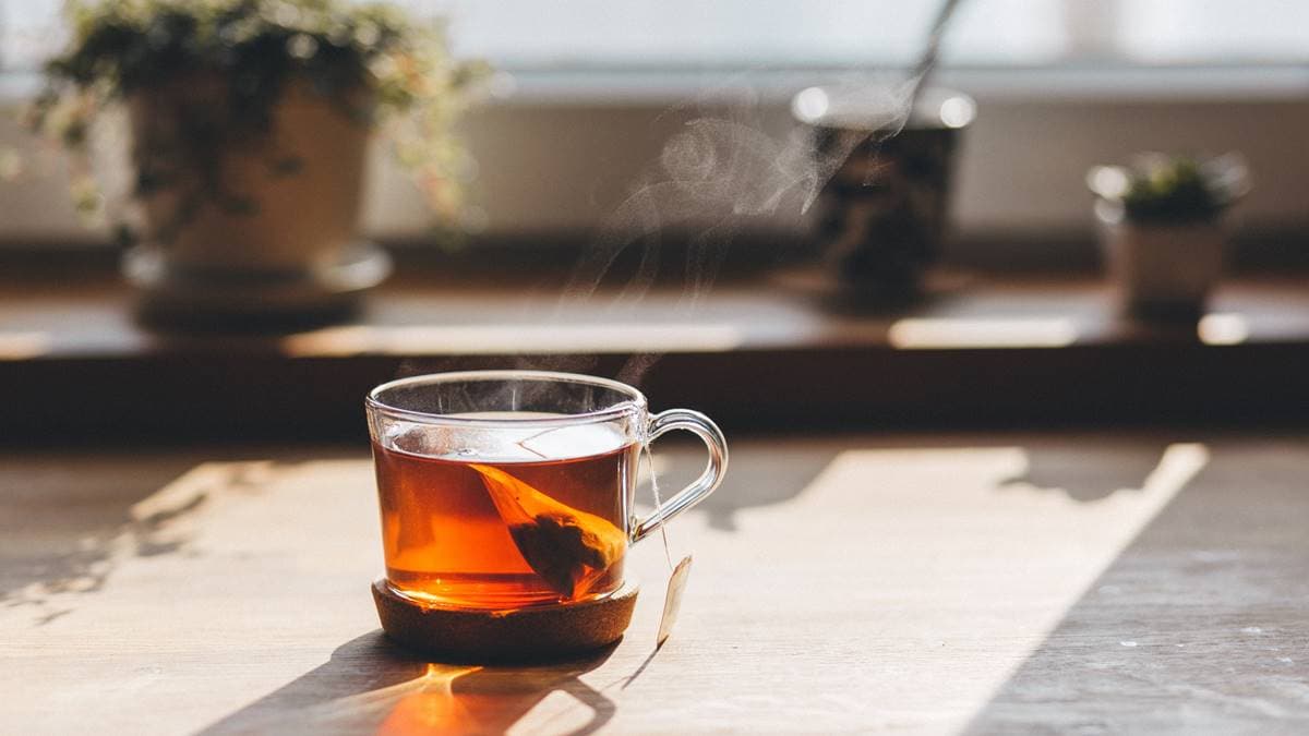喝了會致癌？網傳４理由「隔夜茶、水不能喝」，專家證實：只有１問題要注意