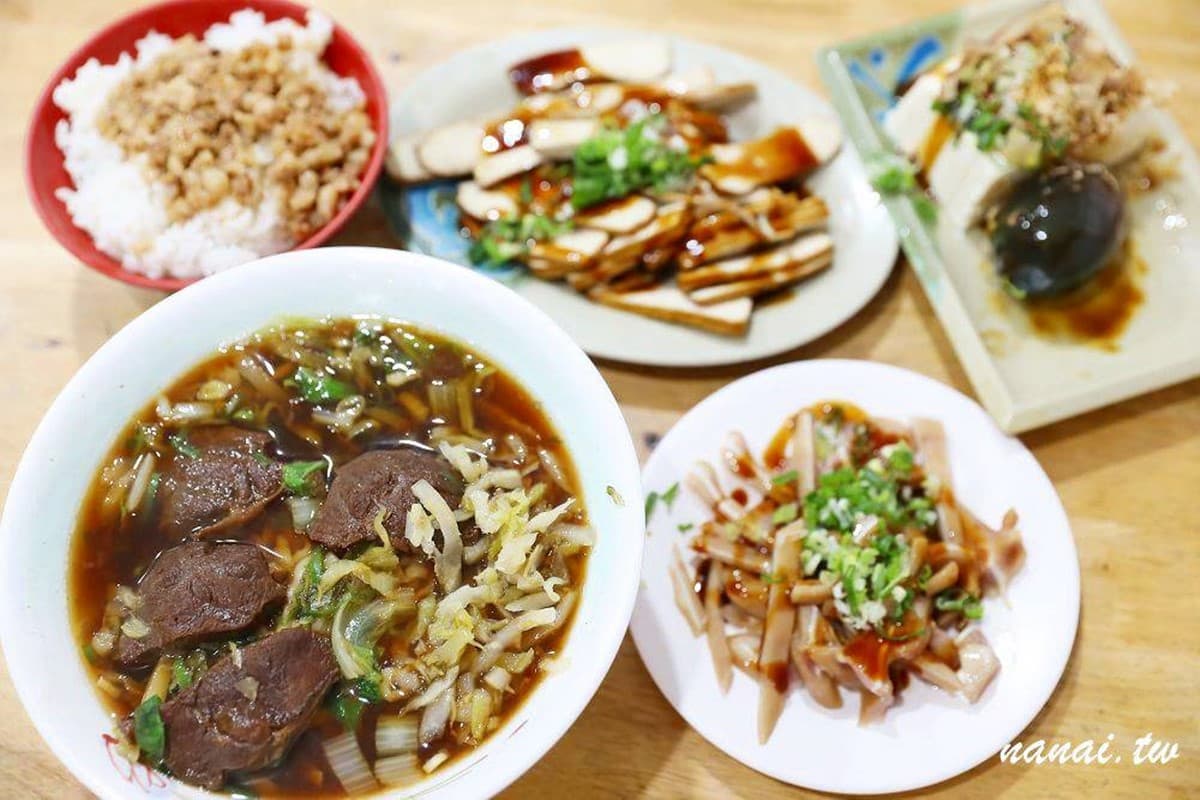 月底前天天送「100碗牛肉麵」！中部人氣麵店插旗高雄，３人同行１人免費
