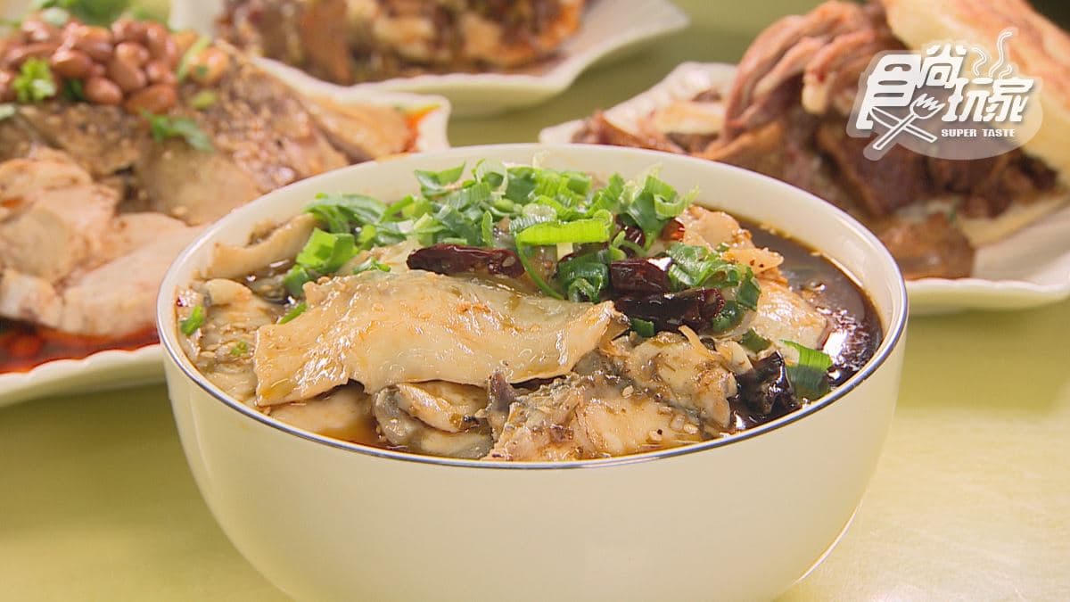 「酸菜魚」肉質很嫩，讓人忍不住一吃再吃。