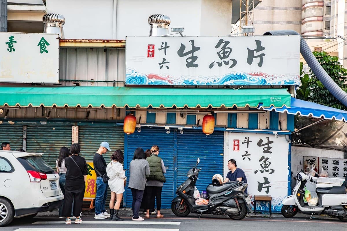 200元爽嗑整盒「厚切鮭魚」！中部人激推高CP值生魚片，還沒開門就排隊