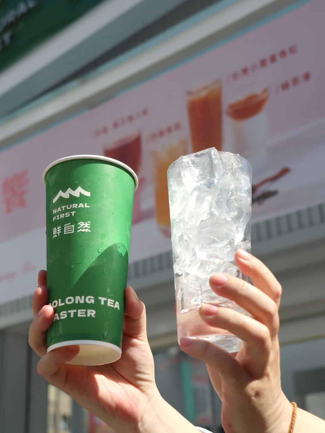 再睡５分鐘推「牛肉麵奶蓋」？2025愚人節飲品：萬波結冰水、85度C檸檬水整人
