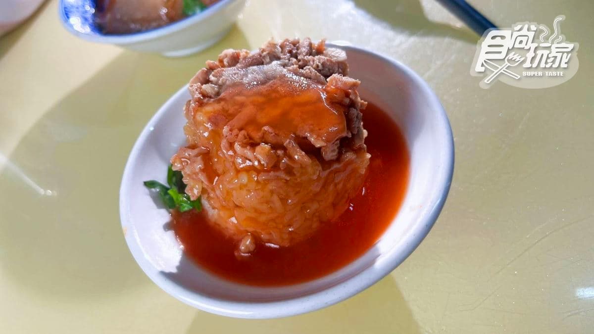 除了肉圓，這裡也有米糕可點。