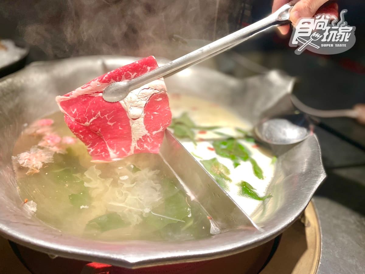 湊湊火鍋買一送一快衝！超狂「櫻花清酒鍋」爽嗑和牛海鮮，免費送Q蝦、爆漿起司
