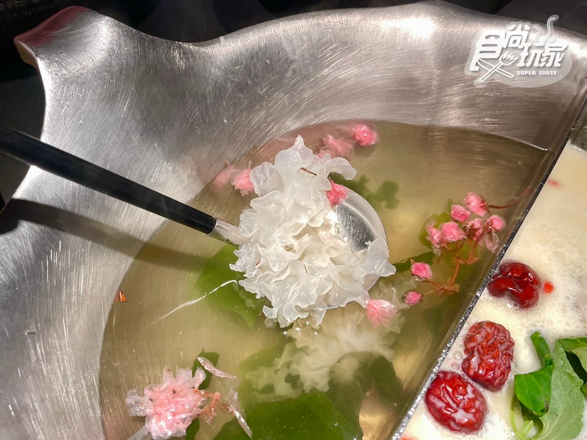 湊湊火鍋買一送一快衝！超狂「櫻花清酒鍋」爽嗑和牛海鮮，免費送Q蝦、爆漿起司