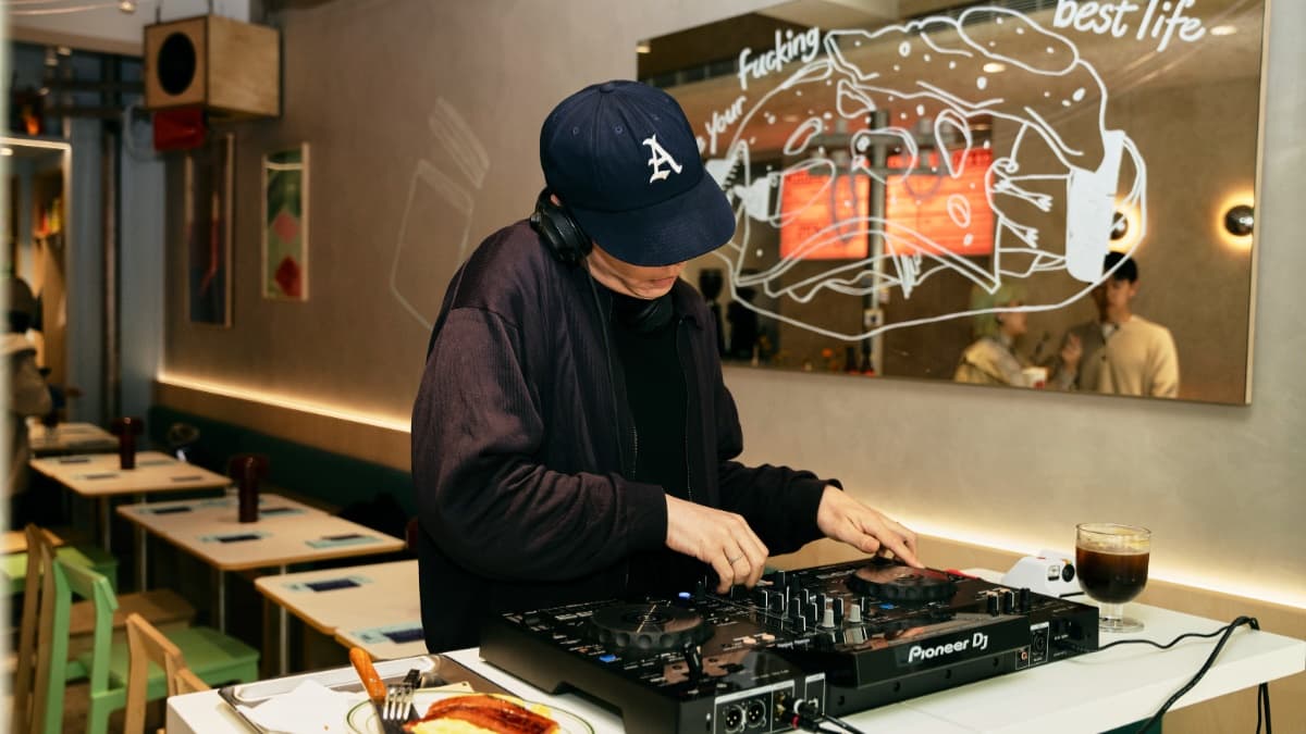 每週日下午２點固定有Live DJ表演。（圖片來源：Local Local 中山）