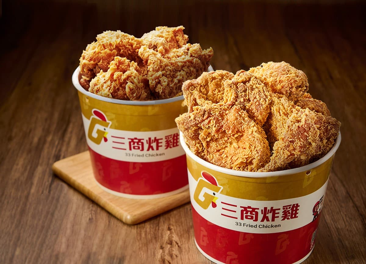 「三商炸雞」新品炸雞桶買一送一！超夯３家「炸雞優惠」：免費送雞腿、雞翅