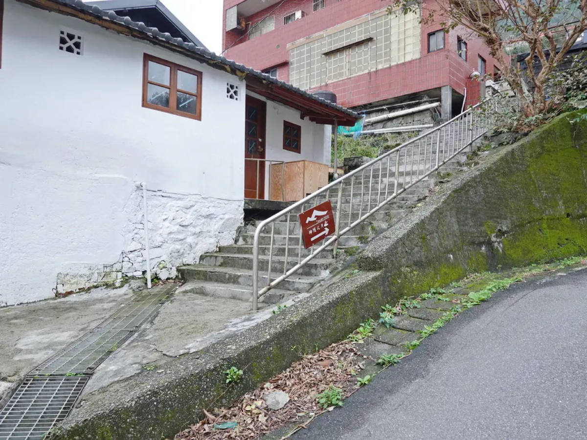 躺著就能看日出！九份老屋民宿「２人即可包棟」，水楠洞、陰陽海就在旁邊
