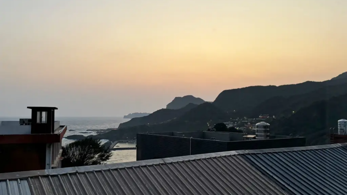 民宿有大面窗景，在房內就可以輕鬆欣賞日出。（圖片來源：SHINYBAN‘s Life ）