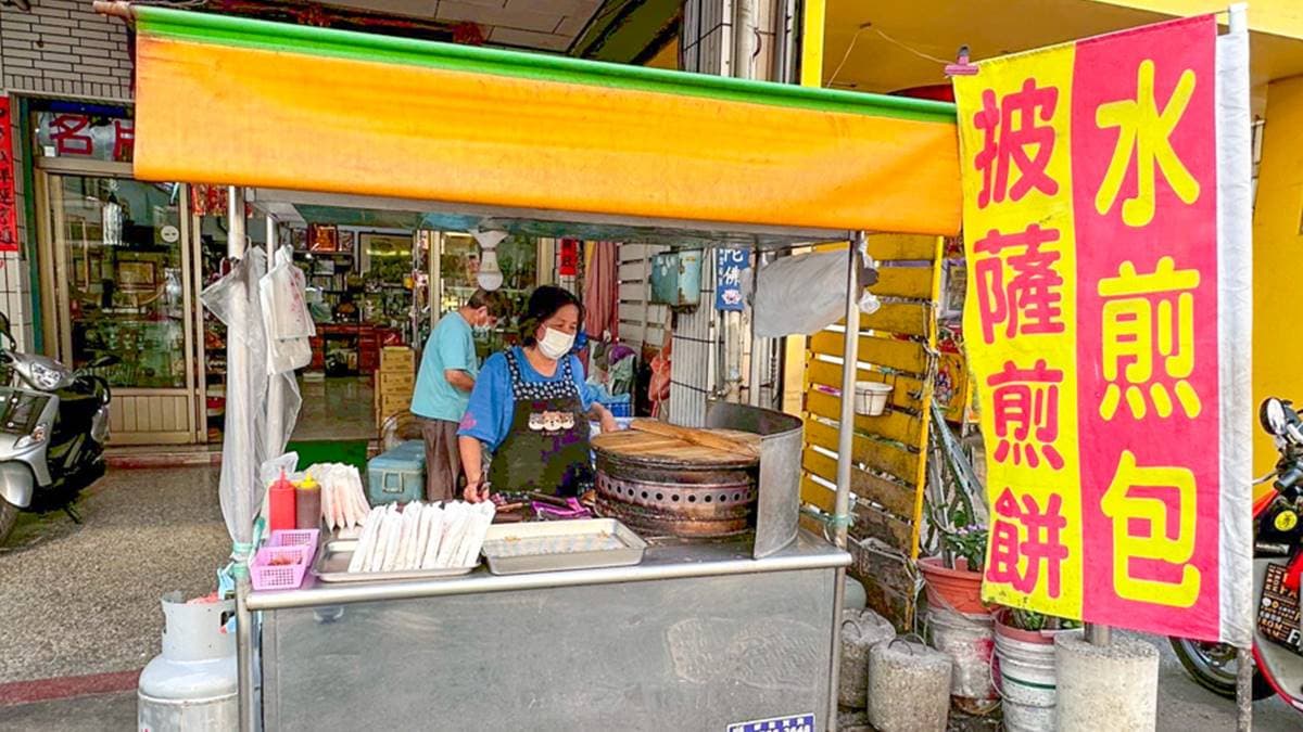 地點位在高雄市三民區嫩江街，是住宅門前的小攤車。（圖片來源：跟著尼力吃喝玩樂）