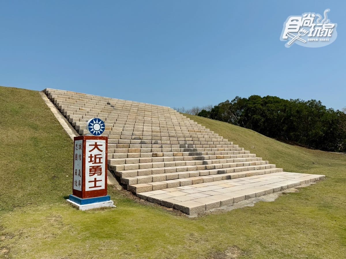 50元零距離餵小鹿！大坵島「台版小奈良」200隻梅花鹿，還能順遊「龍貓隧道」