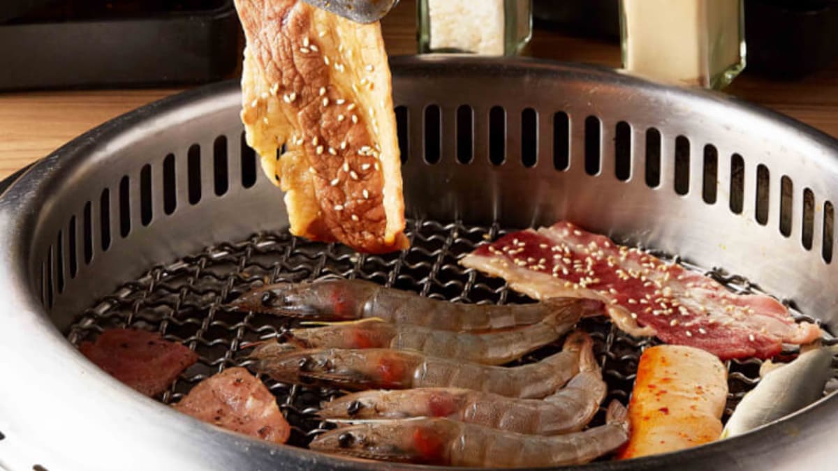 「烤狀猿日式燒肉」是老井旗下的燒肉吃到飽。