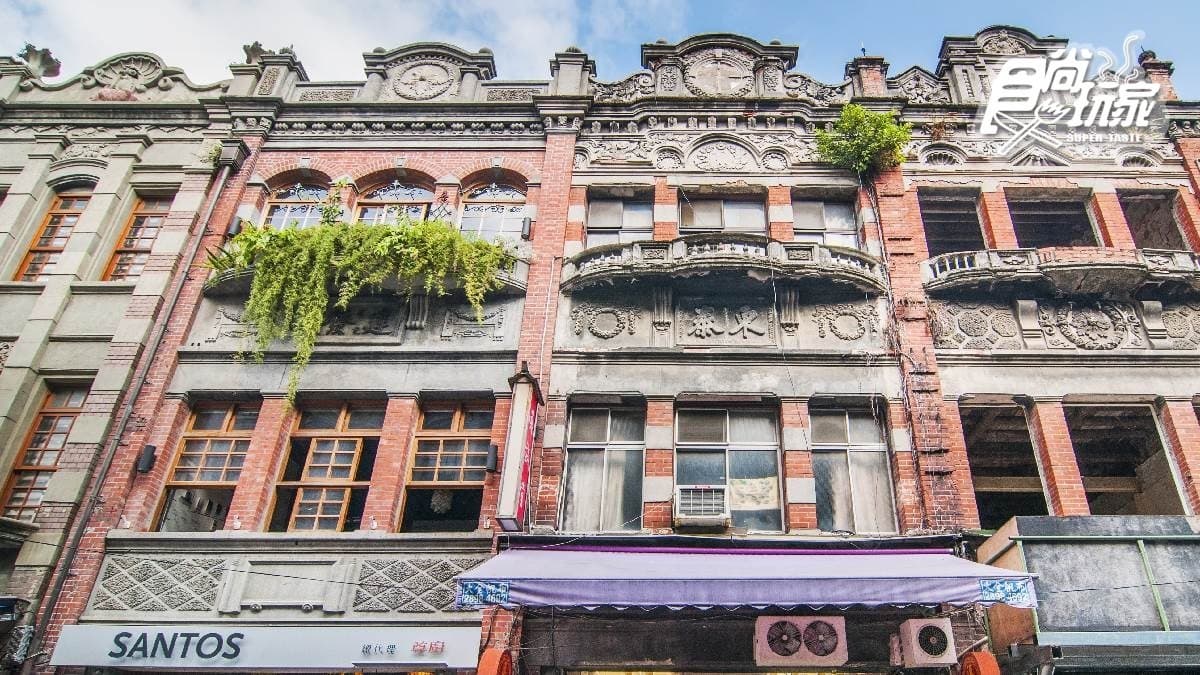 仿巴洛克式的建築，通常還會融入店號或家徽。