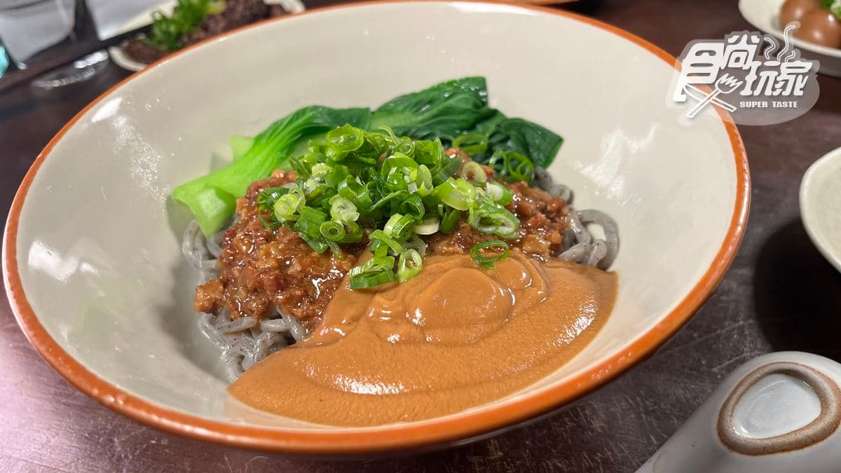 「麻醬麵」麻醬＋滷肉的搭配讓整體口感更升級。