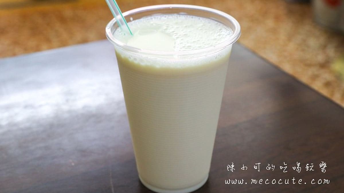 帶點蔗糖味的豆漿，甜度適中，好喝且不貴。（圖片來源：陳小可的吃喝玩樂）