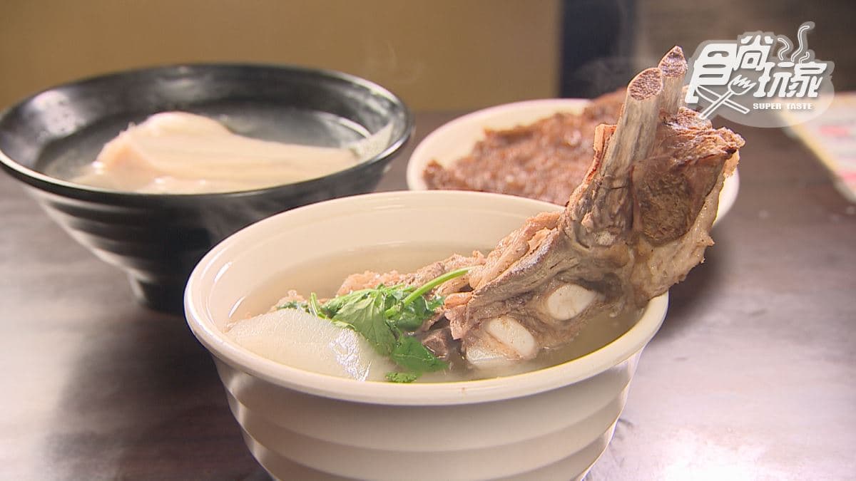 「原汁排骨湯」肉質很細嫩。