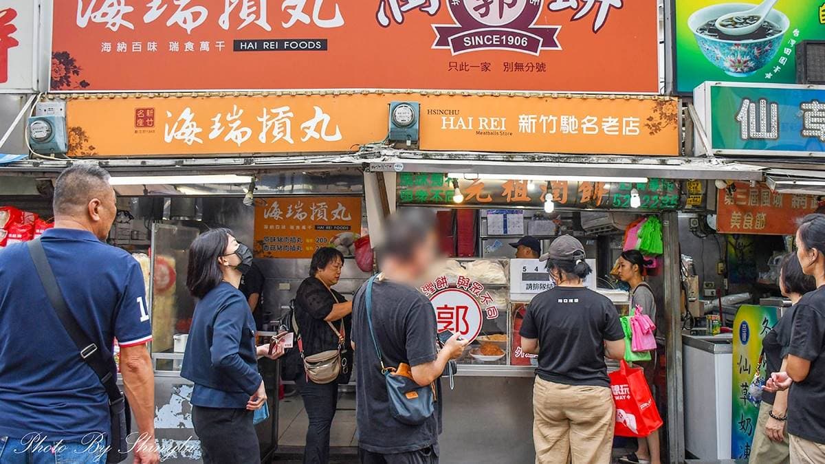 「郭家元祖潤餅」地點就在新竹城隍廟口美食街。（圖片來源：呂萱萱愛分享）