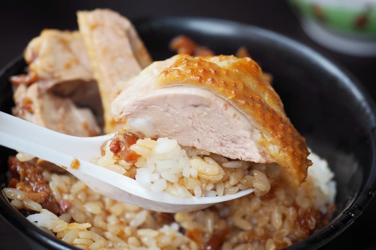 萬則網評朝聖！新竹廟口最夯「鴨肉飯」是這家，老饕激推鴨腿、炒鴨血都必點