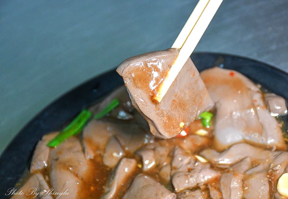 萬則網評朝聖！新竹廟口最夯「鴨肉飯」是這家，老饕激推鴨腿、炒鴨血都必點