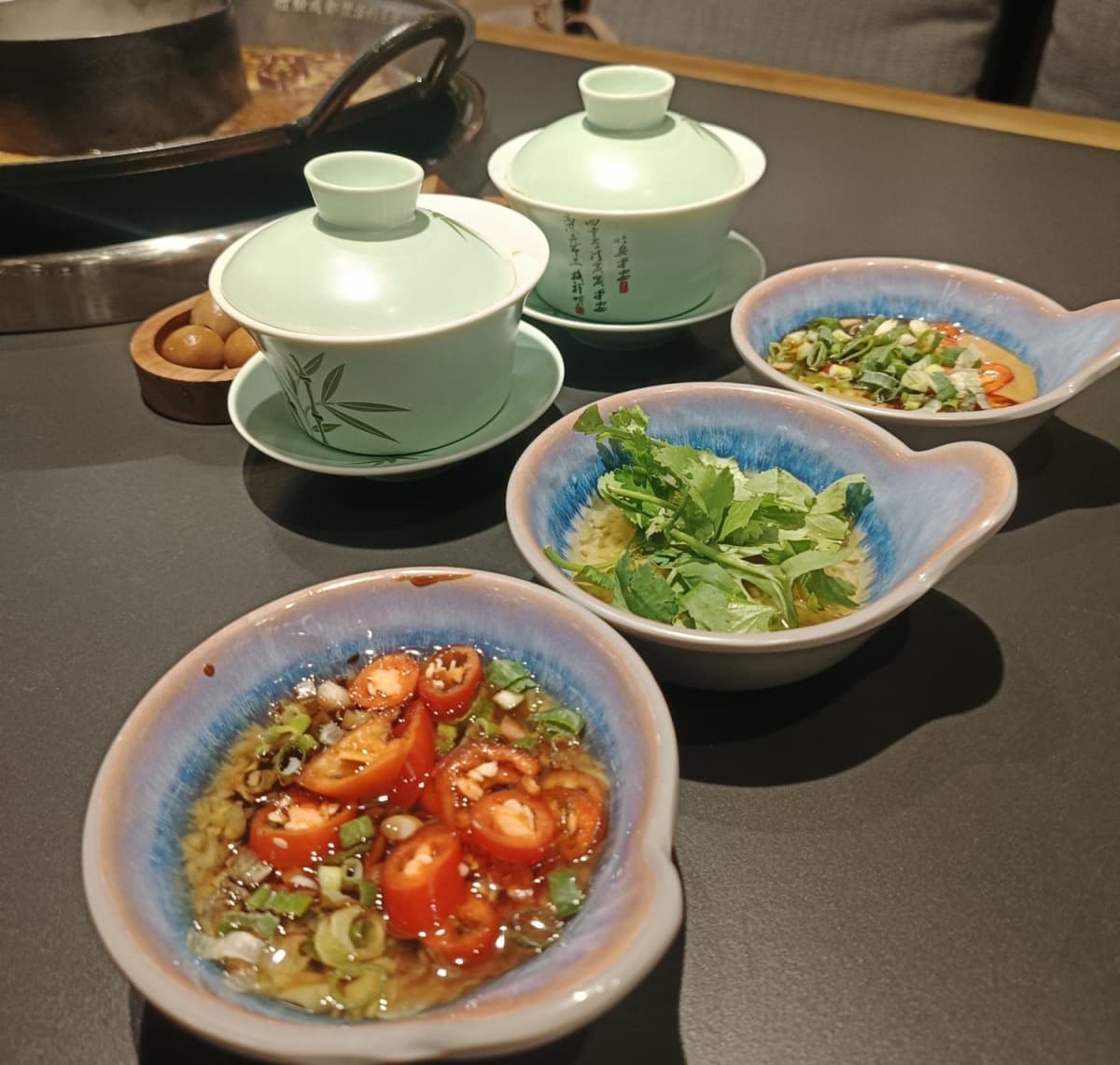 台灣也有正宗爆辣「重慶火鍋」!老饕激推靈魂必點一次看,茶湯、小菜免費續 台灣也有正宗爆辣「重慶火鍋」!老饕激推靈魂必點一次看,茶湯、小菜免費續