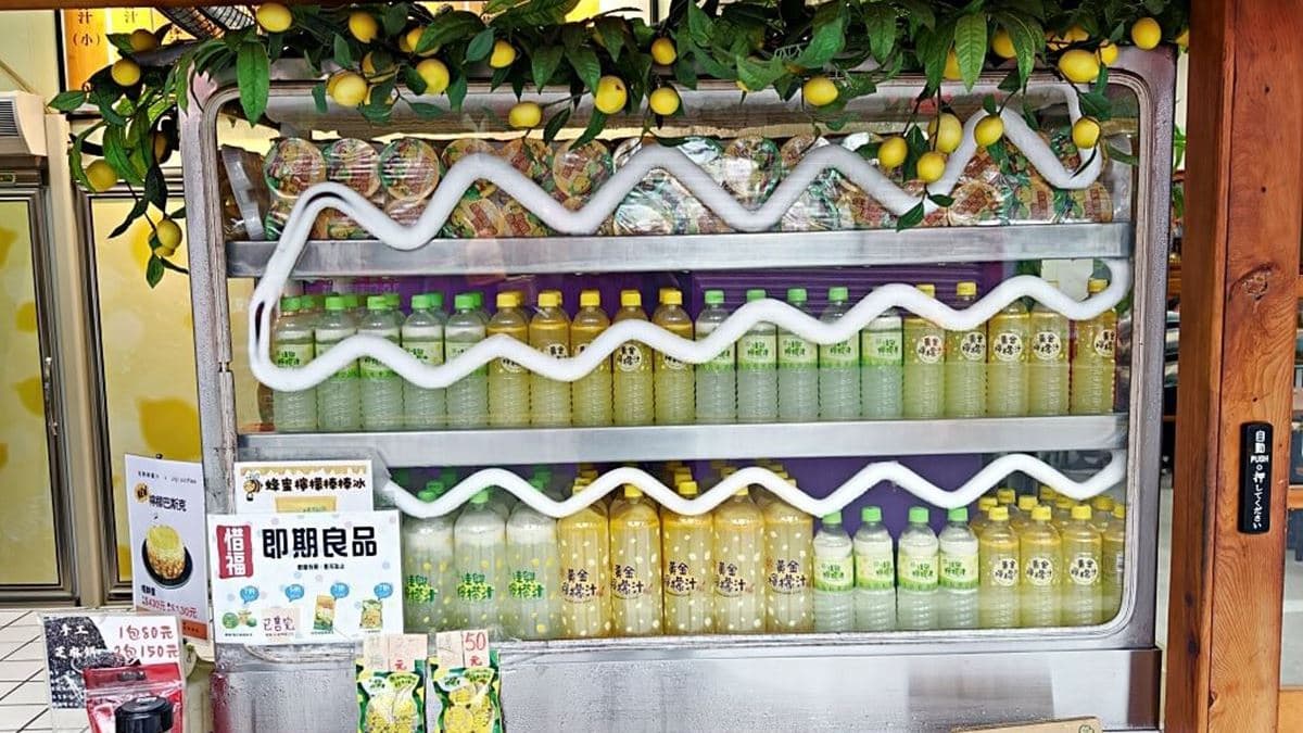 檸檬汁是用寶特瓶盛裝。（圖片來源：DARREN蘋果樹旅遊玩樂誌）
