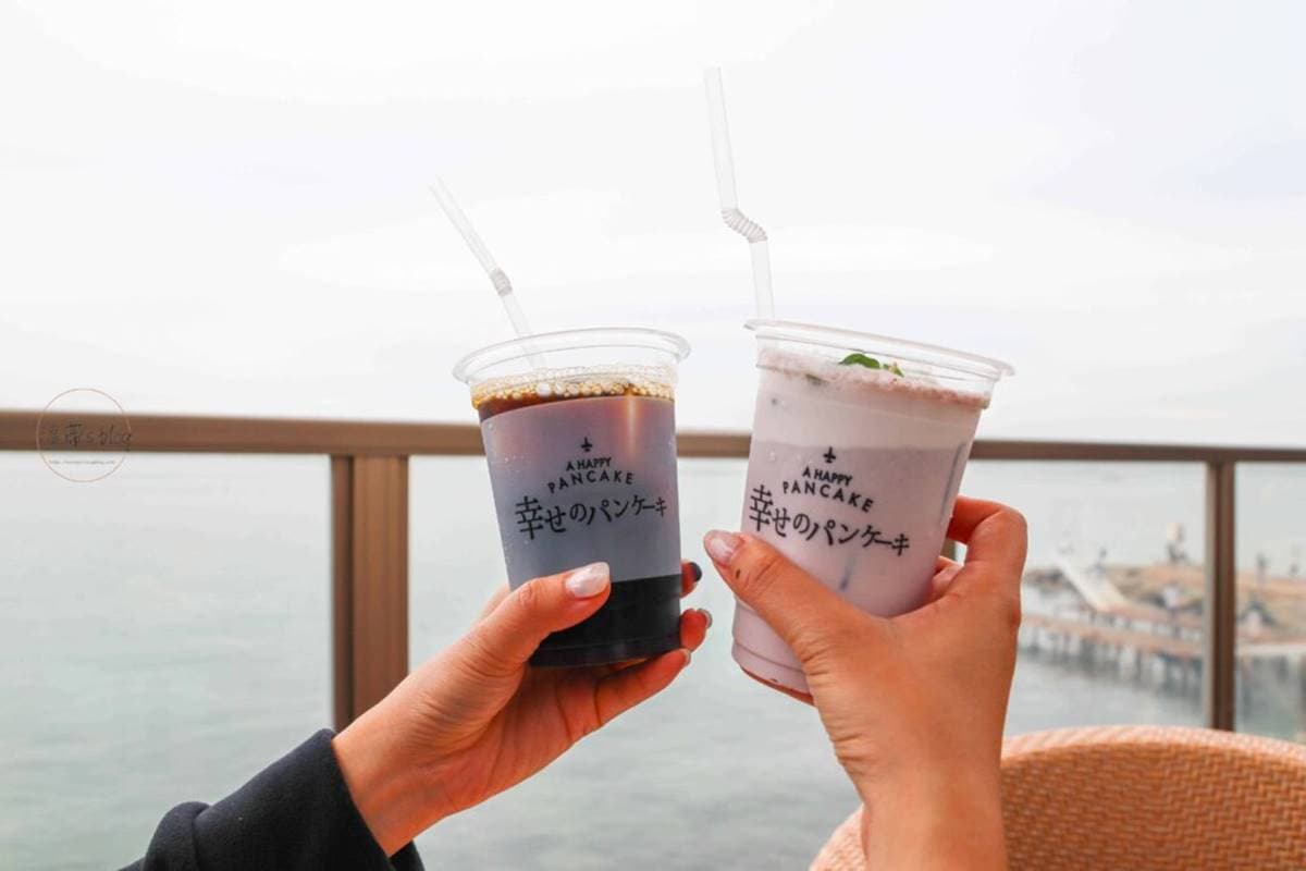 IG暴紅熱點！坐落「海景第一排」鬆餅店，還能打卡天空階梯、巨大鞦韆