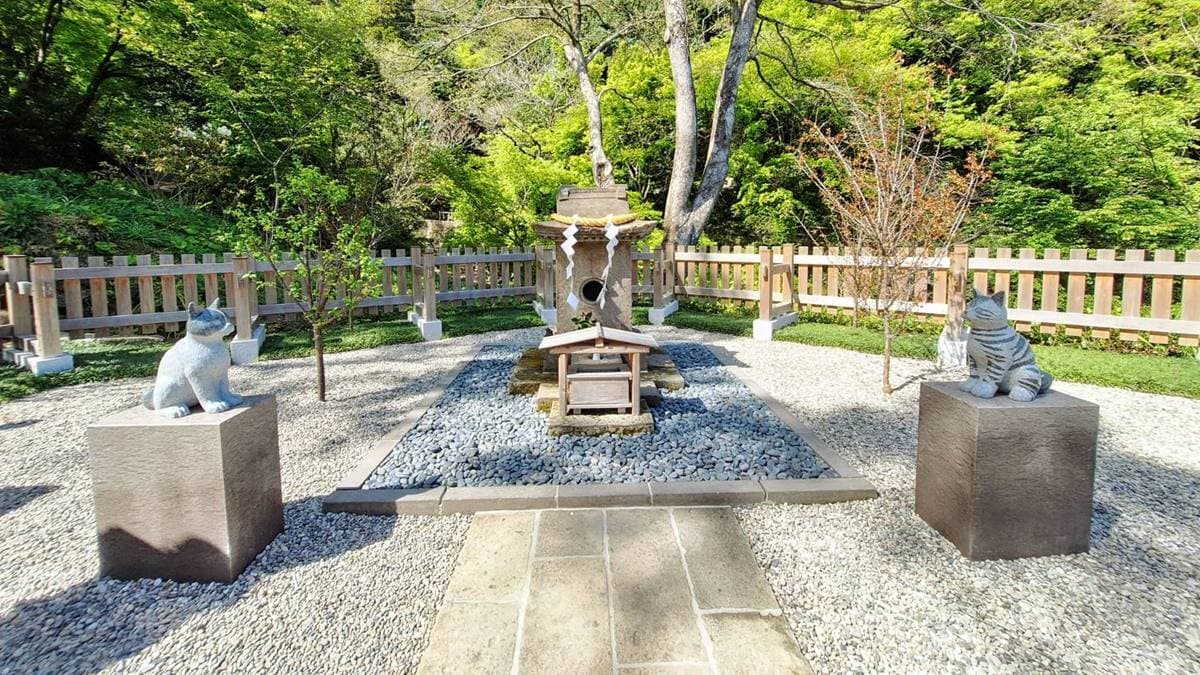仙巖園中除了展現日式庭園外，也有神社在其中。（圖片來源：花見團子玩耍趣）