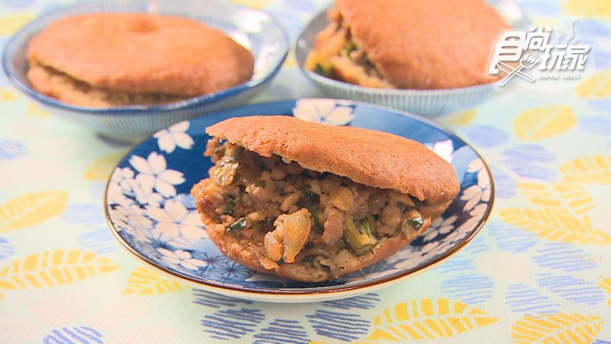 「限定隱藏版茶包（打拋豬口味）」的打拋豬口感微辣，加入小黃瓜讓整體吃起來更清爽。
