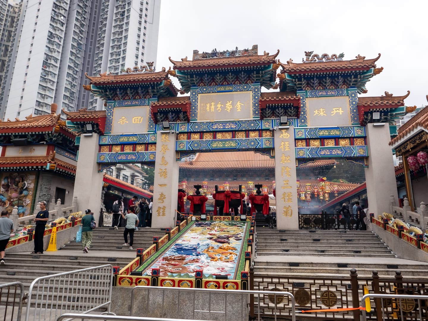 帶爸媽打卡香港必做3件事！經典港風精緻行，這家「下午茶天花板」必吃