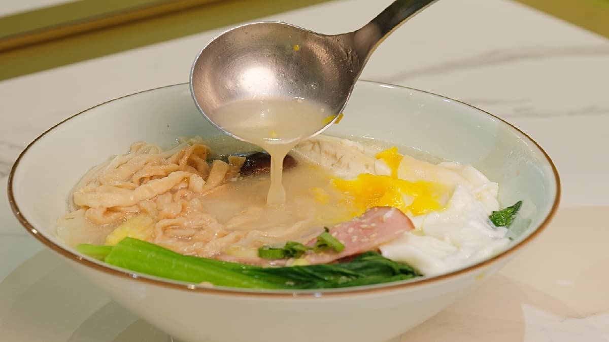 胡椒白湯鍋燒意麵是人氣王。（圖片來源：Carol）