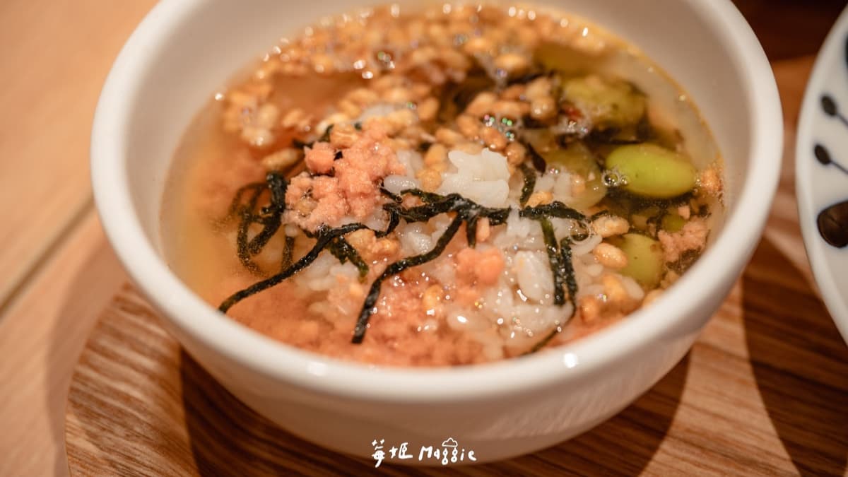 內用時茶湯更可以無限續加。（圖片來源：莓姬貝利・食事旅行）