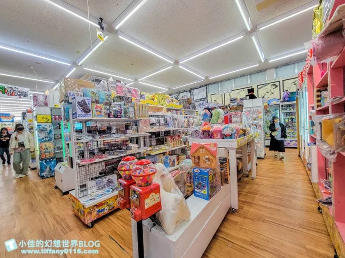 占地超過2000坪!沖繩最強「二手店購物聖地」,從愛馬仕到稀有寶可夢都能買 占地超過2000坪!沖繩最強「二手店購物聖地」,從愛馬仕到稀有寶可夢都能買