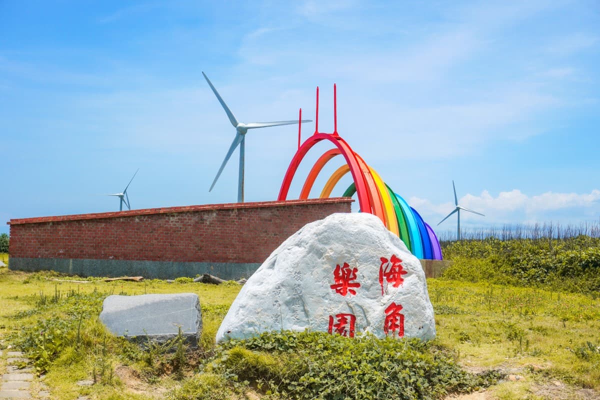 打卡祕境「平地版嘉明湖」在這!夏季限定「天人菊」綻放,美拍風車海岸景致 打卡祕境「平地版嘉明湖」在這!夏季限定「天人菊」綻放,美拍風車海岸景致
