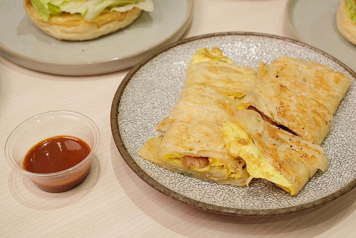「喜酥蛋餅-招牌烤肉」（65元）酥皮蛋餅是隱藏版美食！（圖片來源：Carol）
