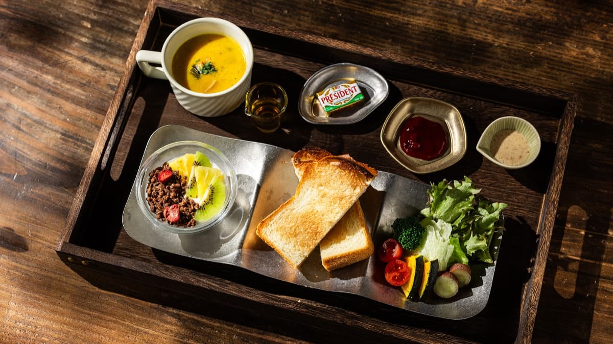 「箱庭式吐司定食」（380元）分量足且美味。（圖片來源：箱庭 山本屋）