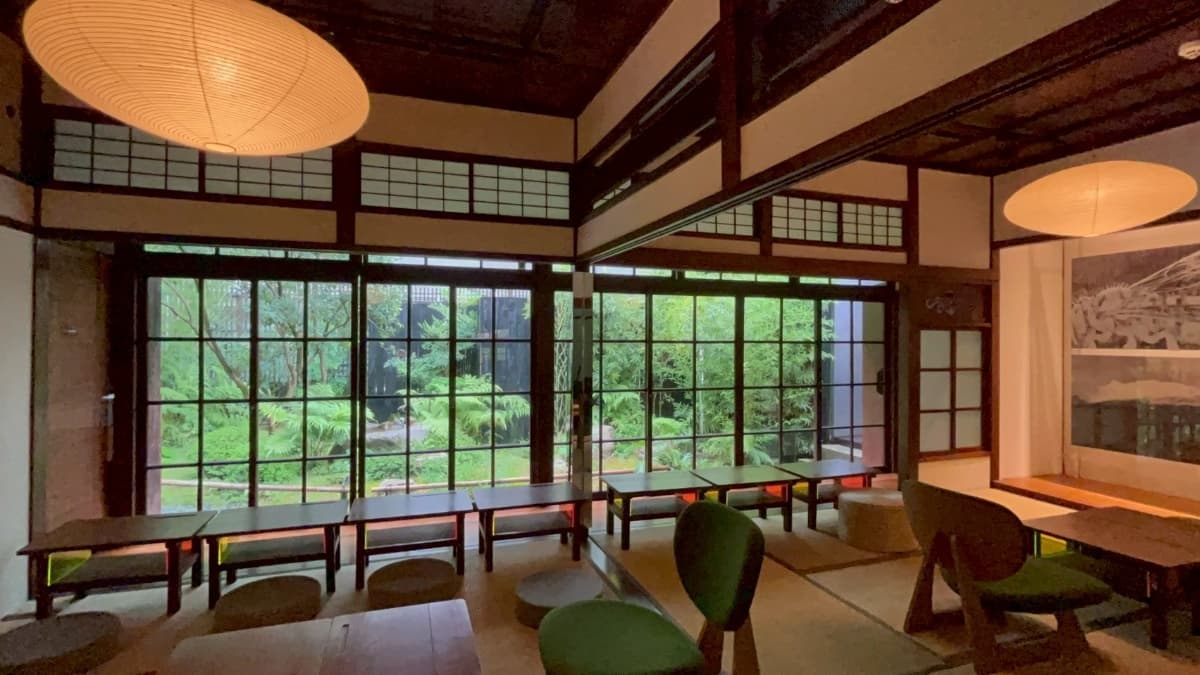 店內有大片落地窗，能將室外美景盡收眼底。（圖片來源：箱庭 山本屋）（圖片來源：箱庭 山本屋）