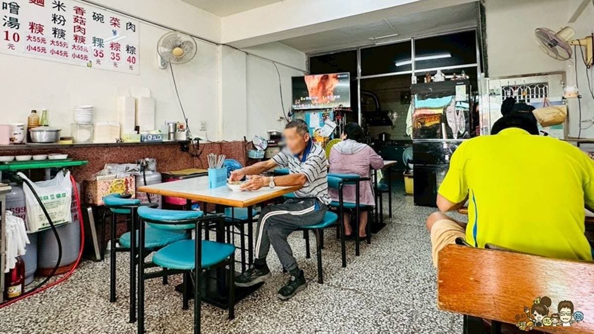 店面有提供簡單的內用座位，是在地人常吃的台式早午餐。（圖片來源：跟著尼力吃喝玩樂）