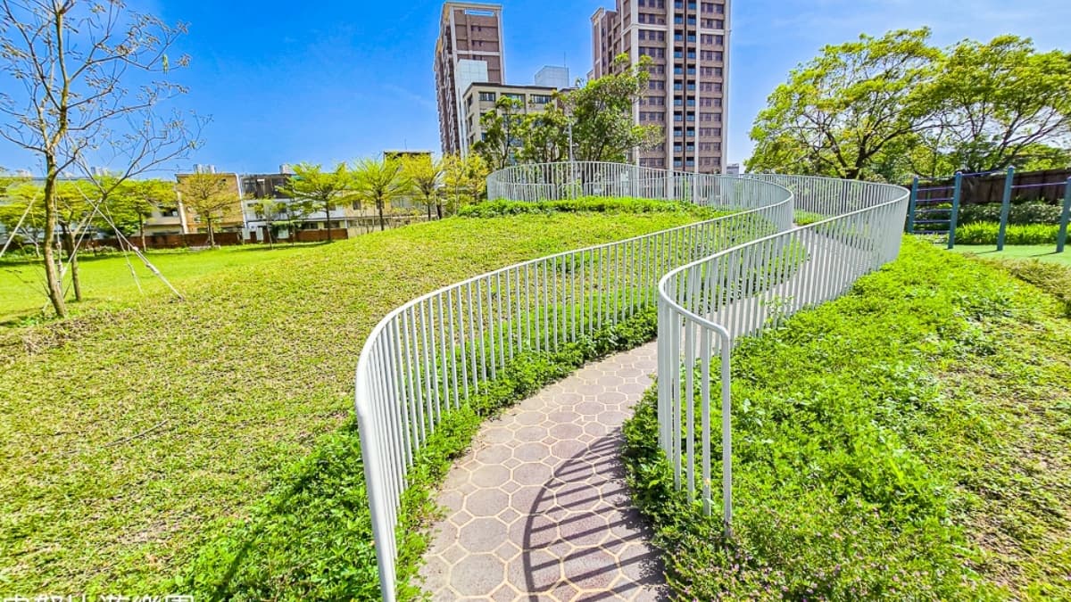 「景觀高架棧道」以無障礙坡道設計。（圖片來源：史努比遊樂園）