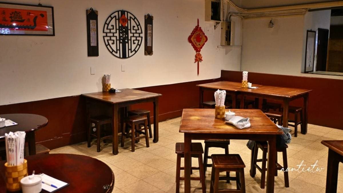 用餐環境寬敞簡潔，是AI教父輝達執行長「黃仁勳」愛店名單。（圖片來源：水晶安蹄不務正業過生活 ）