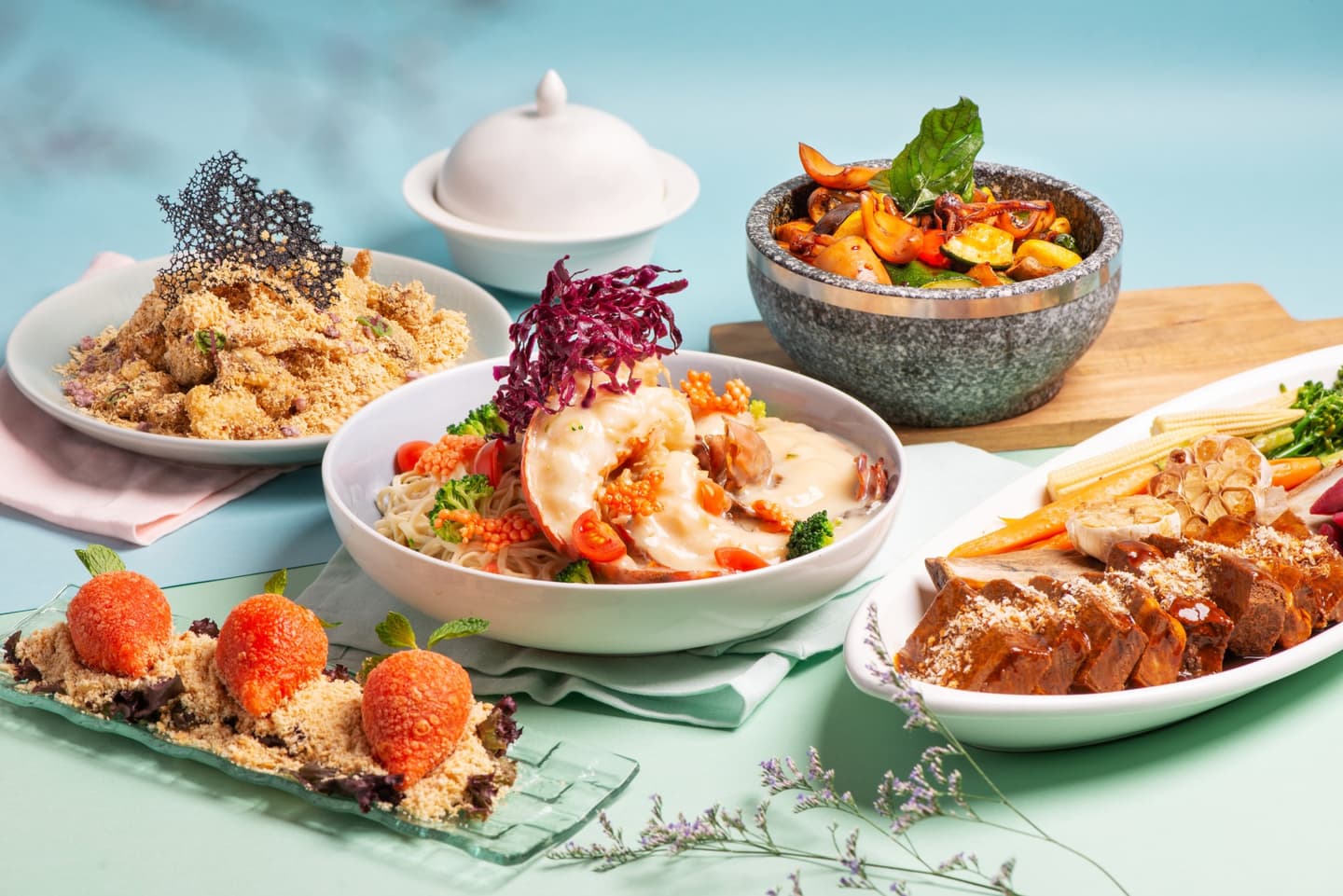 「軟殼蟹+龍蝦麵」超狂!林口地標飯店8新菜登場,必點紅蘿蔔、薄荷流沙包 「軟殼蟹+龍蝦麵」超狂!林口地標飯店8新菜登場,必點紅蘿蔔、薄荷流沙包