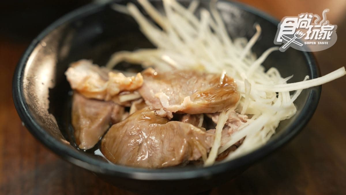 除了蛋包麵，嘴邊肉也是推薦必吃。