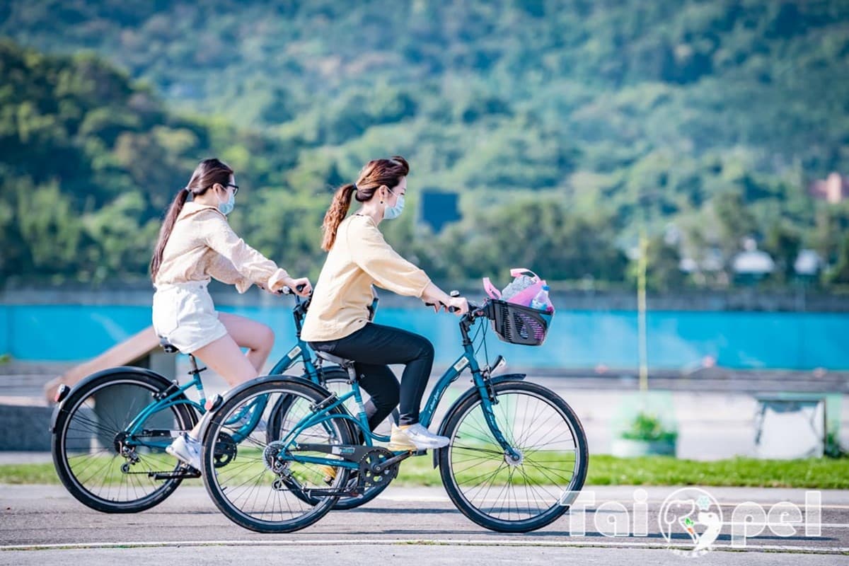 台北免費玩水景點！「大佳河濱公園」戲水區開放了，加碼推薦銅板價水上樂園