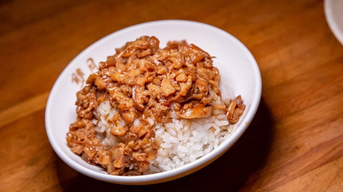 「油金滷肉飯」鹹香好入口，不會過於油膩。（圖片來源：愛伯特吃喝玩樂全記錄）