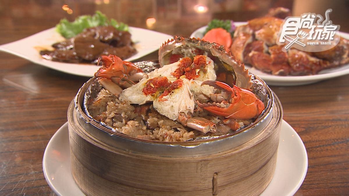 「紅蟳米糕」燙過的蟹肉搭配米糕的油香非常迷人。