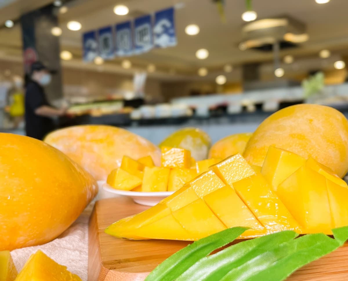 「芒果吃到飽」快閃回歸！469元起嗑百款海鮮肉品、自助吧，加碼送蒲燒鰻魚