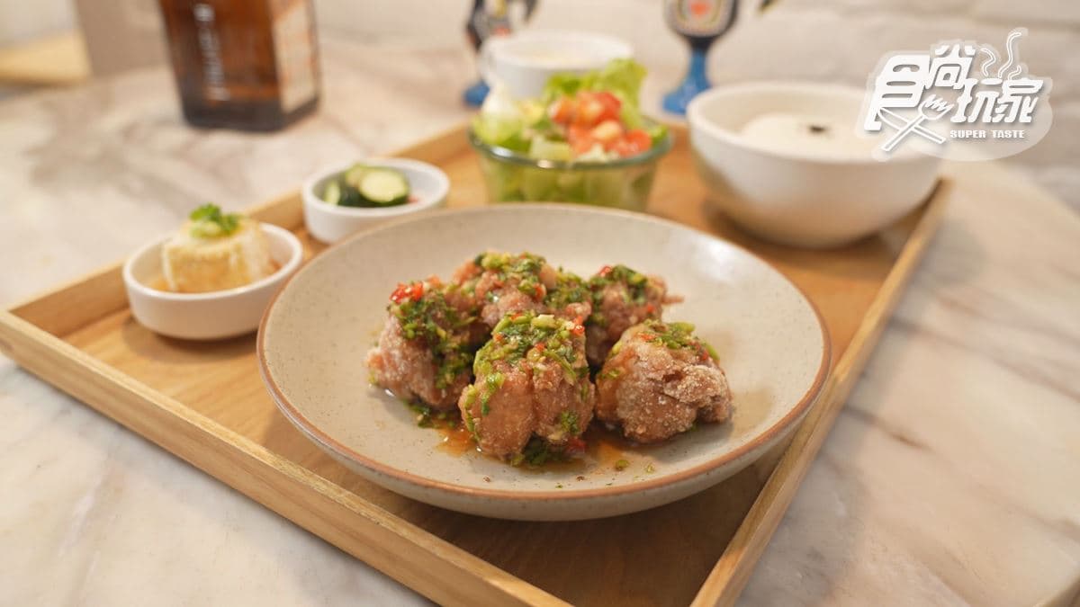「泰式椒麻雞」每塊肉大小差不多，彈牙又多汁。
