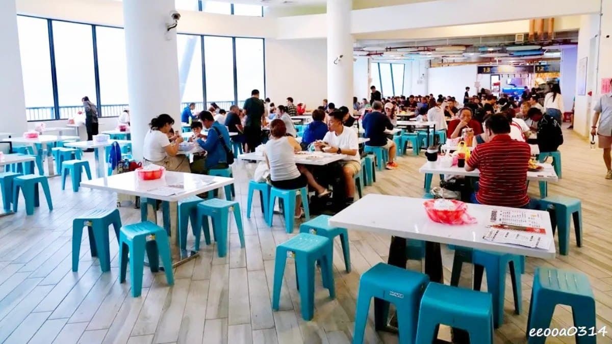 用餐座位區寬敞舒適，還有無敵海景相伴。（圖片提供：靜怡&大顆呆の親子.旅遊.美食）