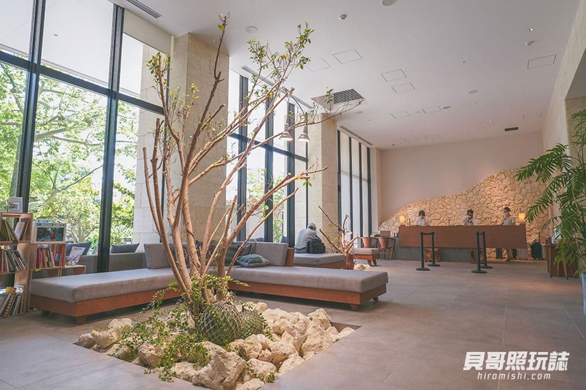 沖繩「不自駕」推薦必住！超美「泳池度假飯店」，沖繩國際通步行只要８分鐘