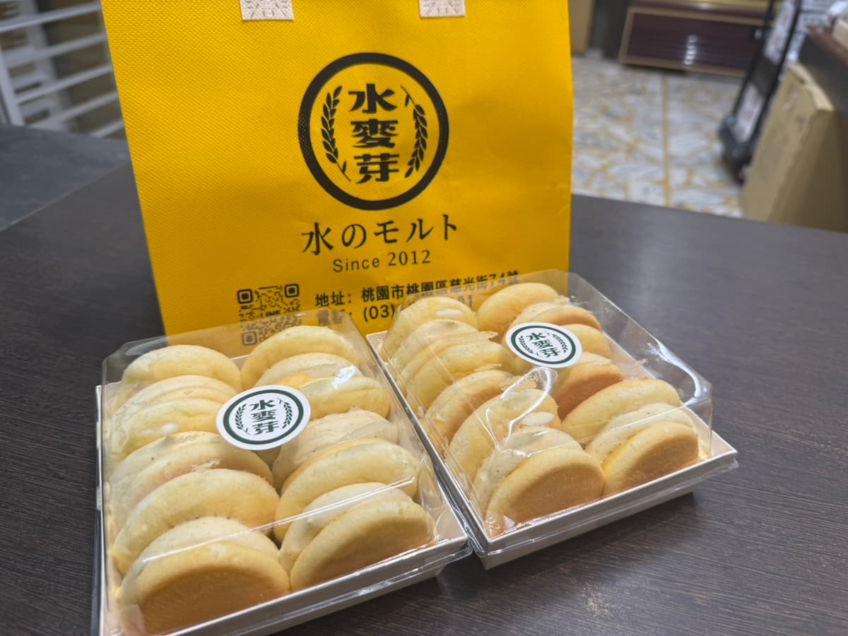 「生乳球」冷藏吃像生乳酪布丁，冷凍後變身迷你冰淇淋銅鑼燒。（圖片來源：水麥芽菓子烘焙工坊）